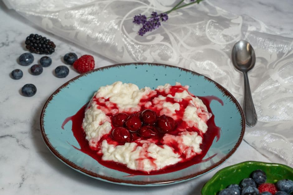 Рисовая каша с мёдом и грецкими орехами — фото блюда